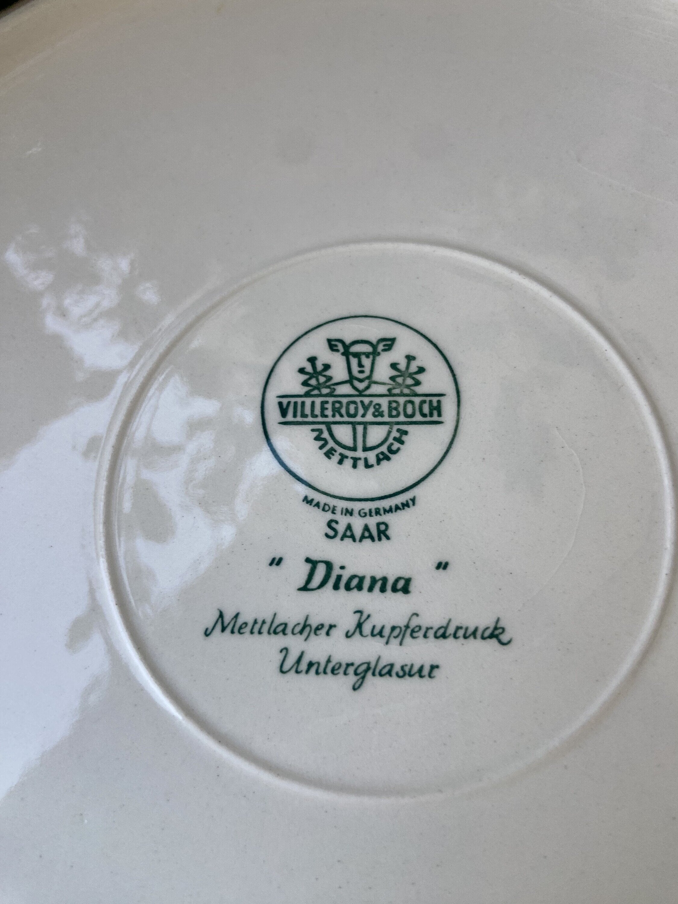 Fuente redonda con motivos de caza "Villeroy & Boch".