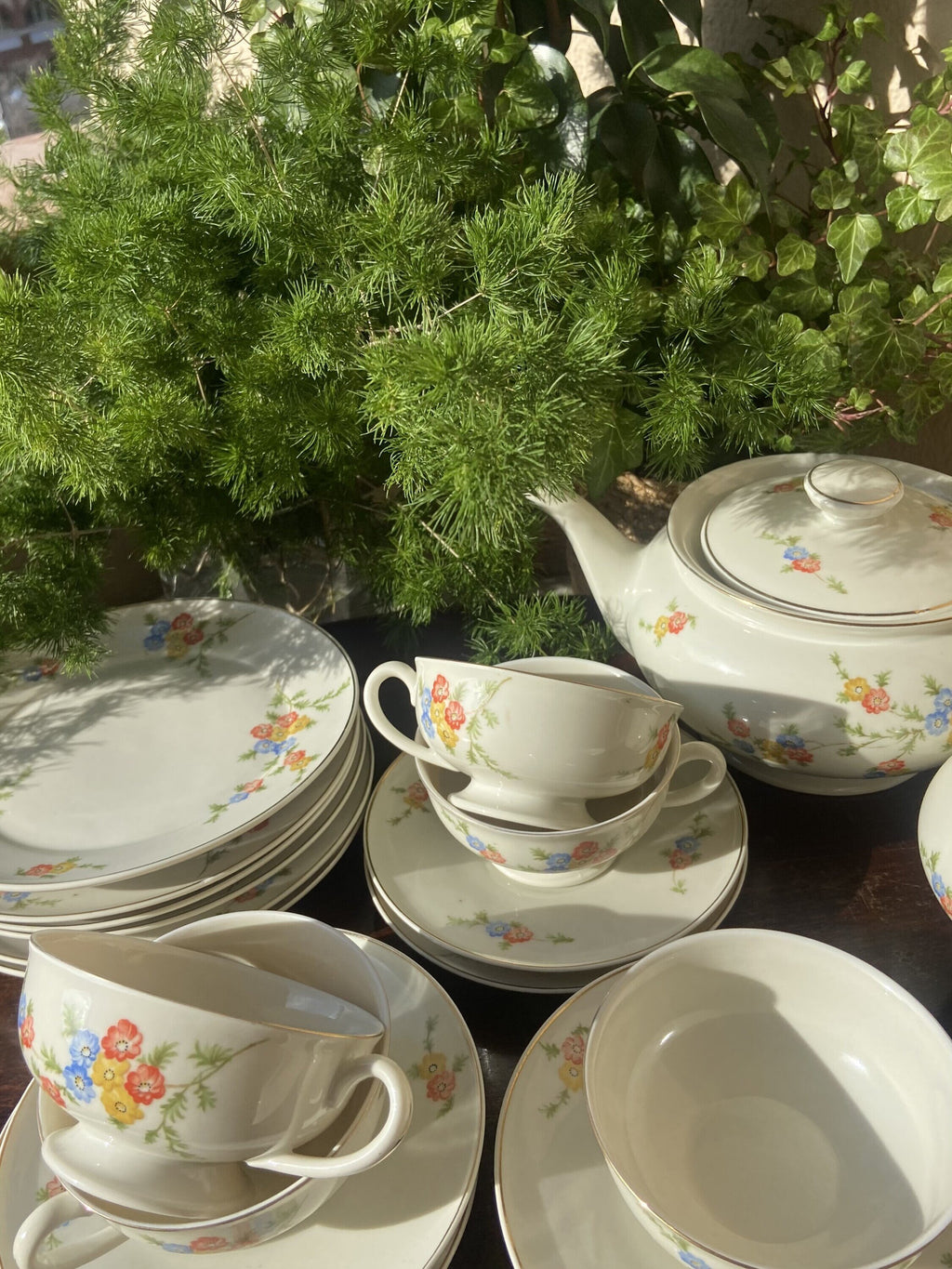 Juego de té y 6 platos de merienda en porcelana suiza "Langenthal"