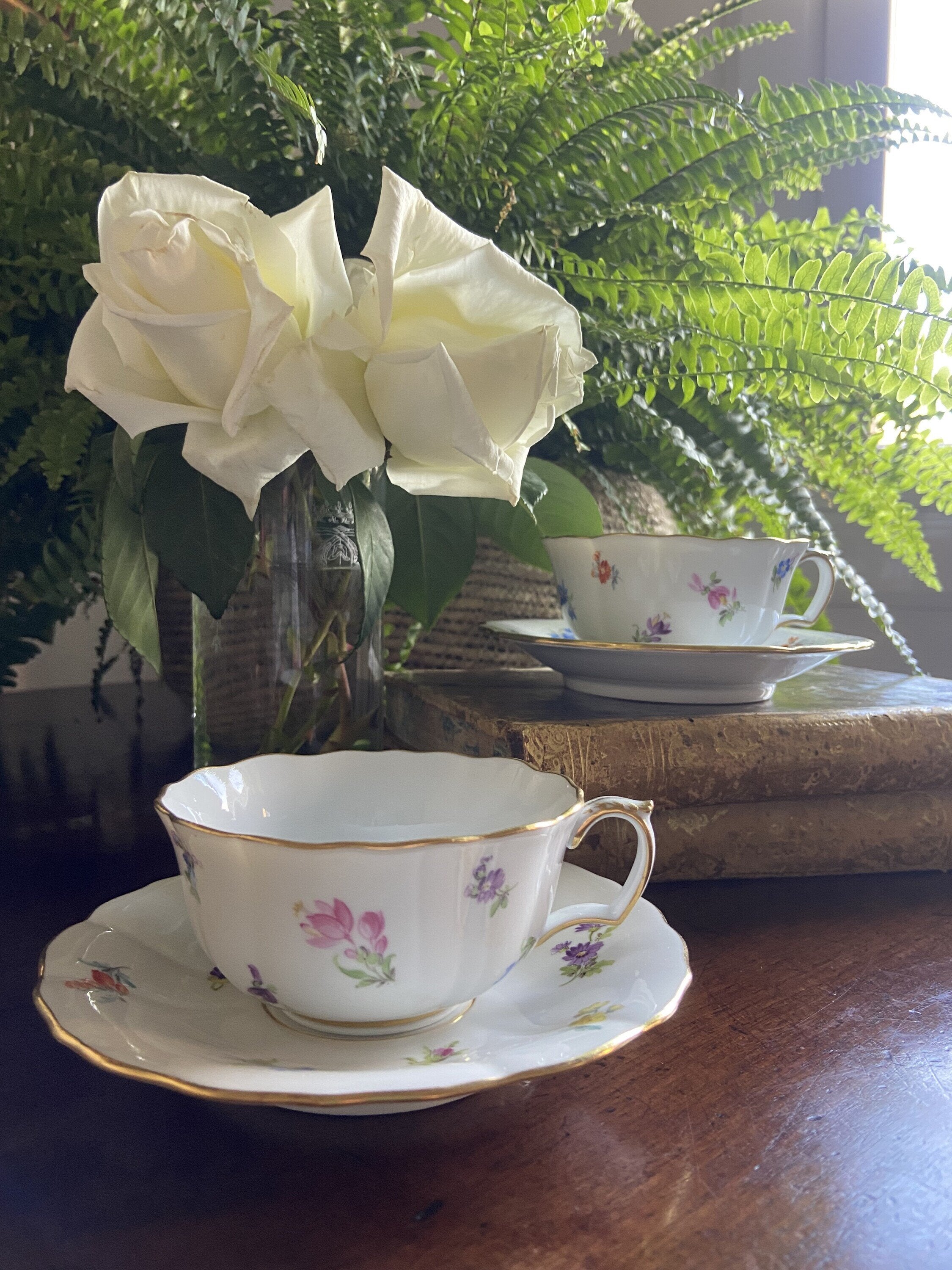 Pareja tazas de té en porcelana Alemana "Meissen"