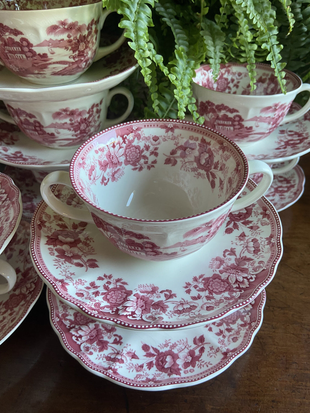12 tazas de consomé en loza de "San Claudio" Asturias.