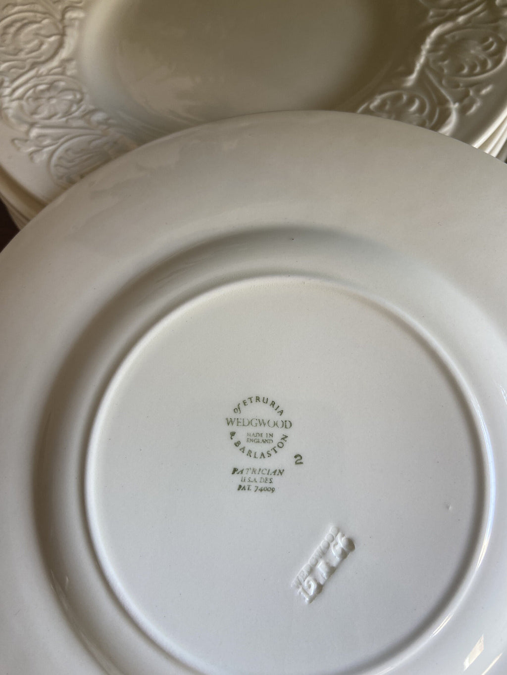 Fuente y 12 platos merienda en porcelana "Wedgwood" (mod. Barlaston).