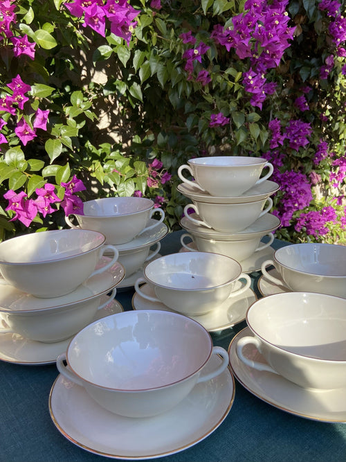 11 tazas de consomé en porcelana "Bidasoa".