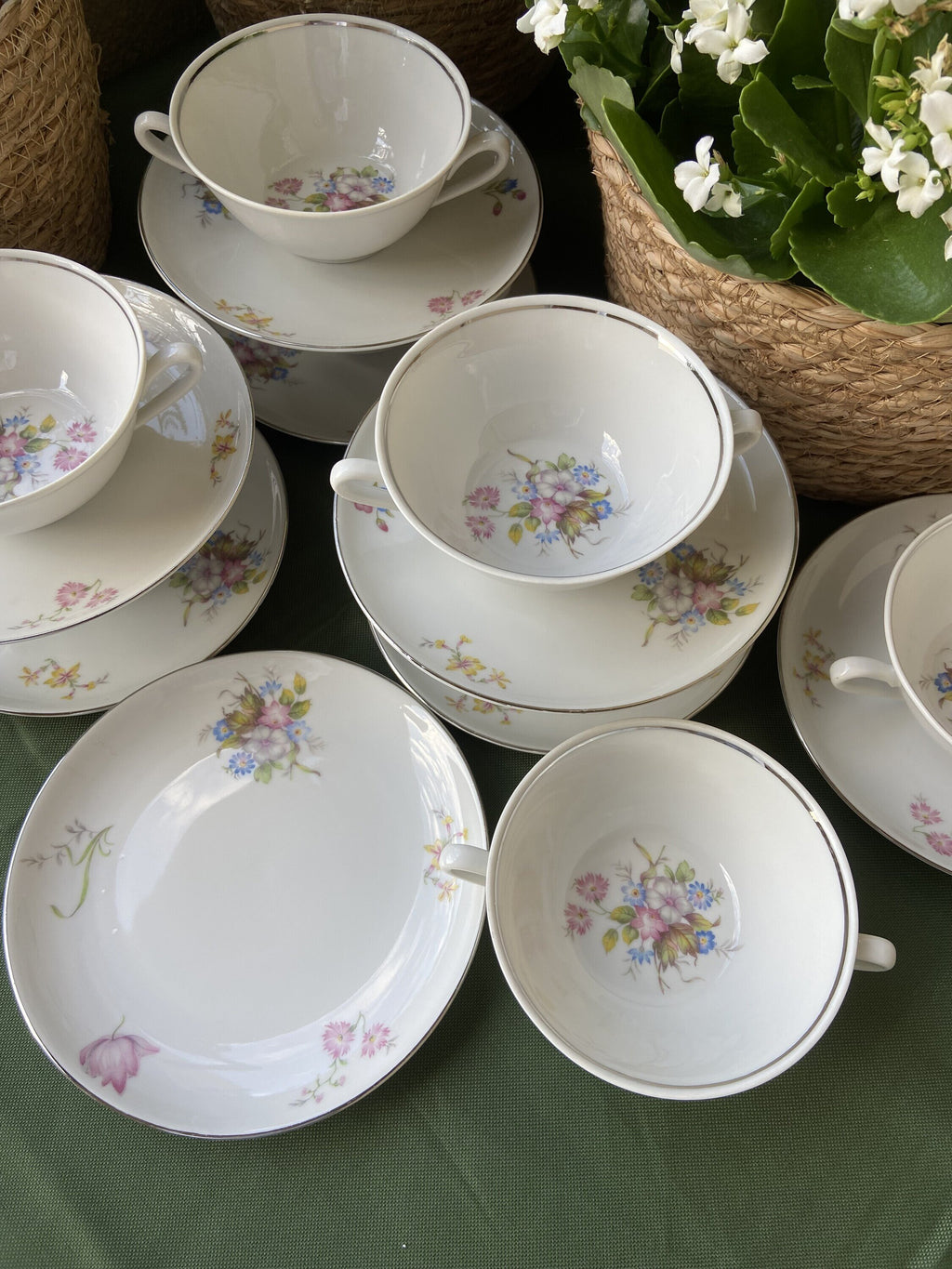 9 tazas consomé en porcelana alemana "Llorm" Bavaria.