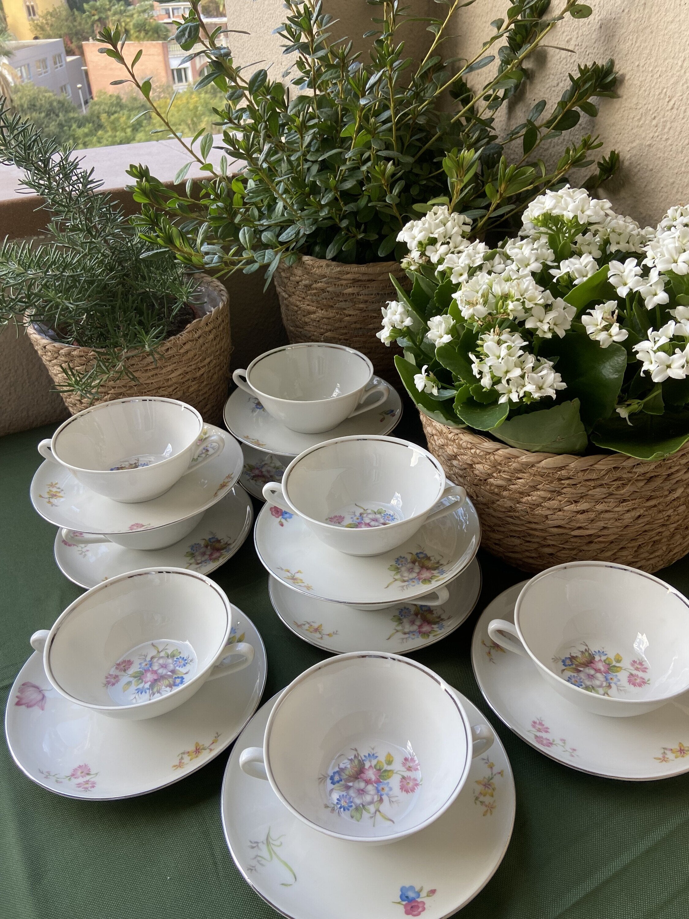 9 tazas consomé en porcelana alemana "Llorm" Bavaria.