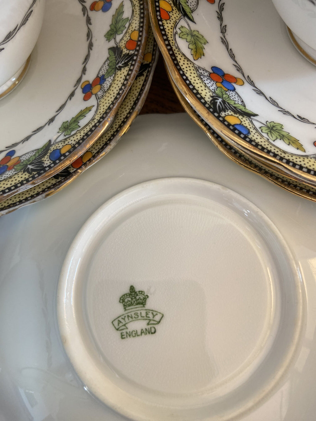 Tetera, 6 tazas de té/desayuno y 6 platos en porcelana inglesa "Ansley".
