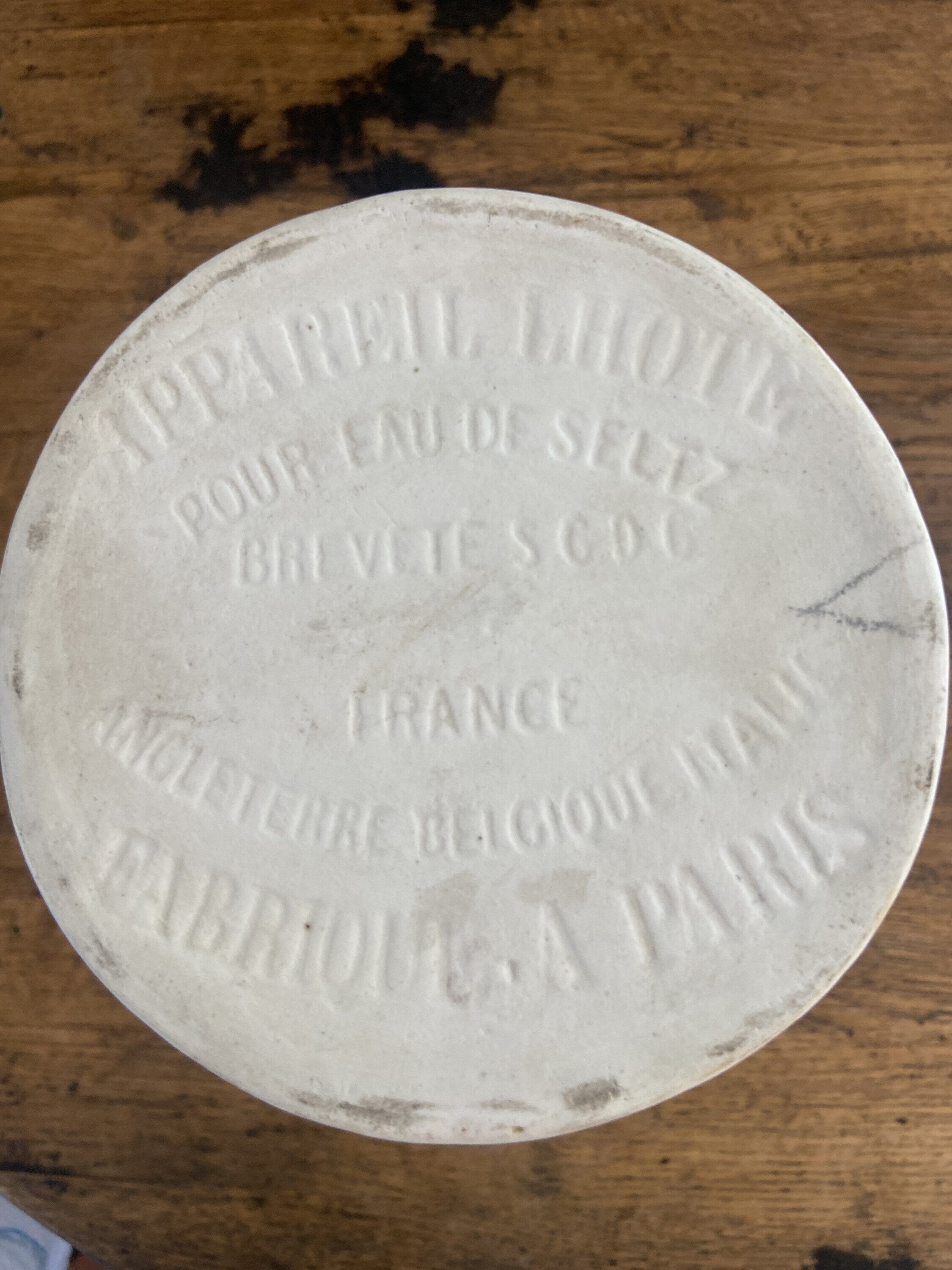 Jarra en porcelana francesa para hacer agua de "Seltz".