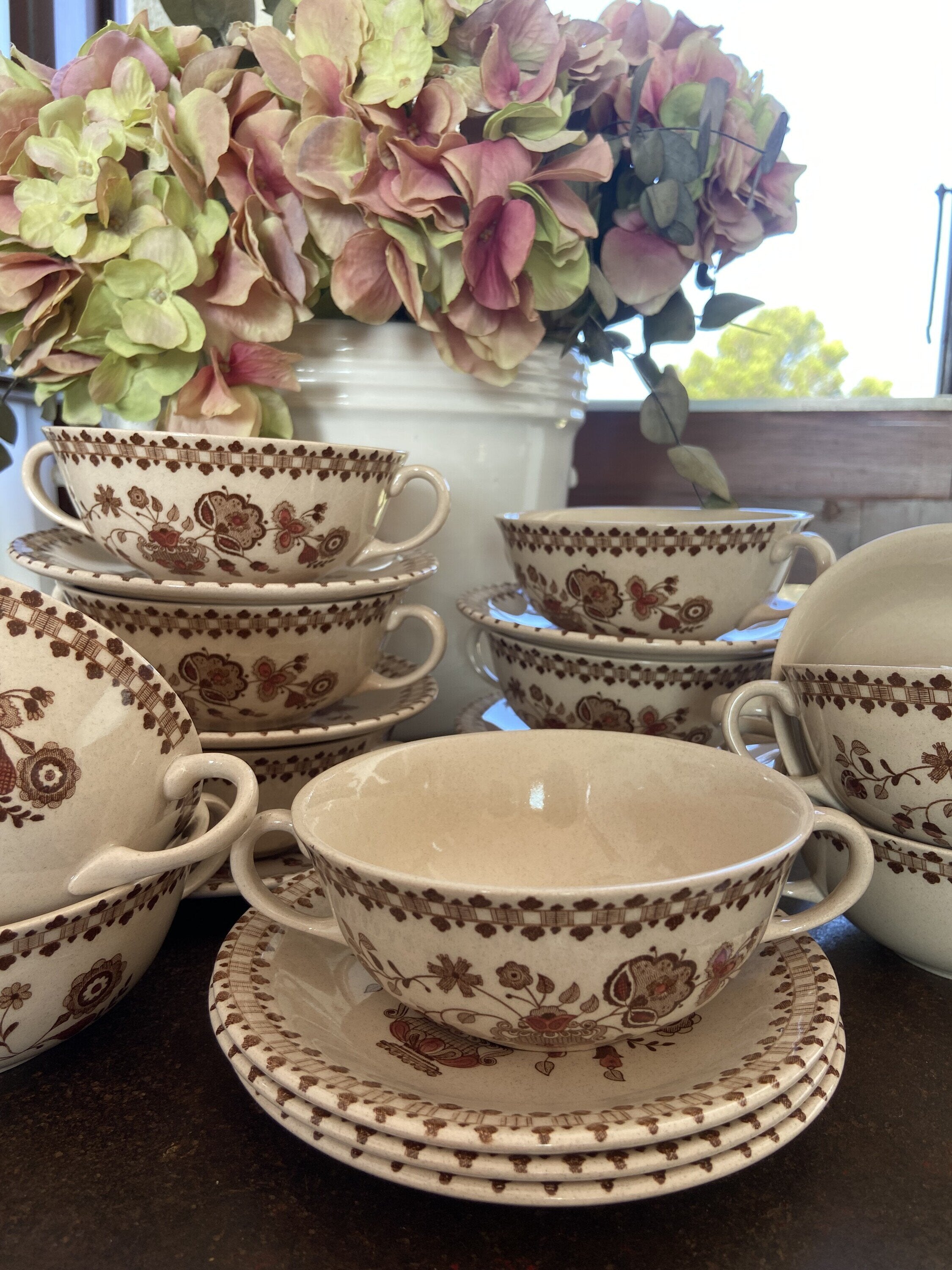11 tazas consomé "Johnson Bros"