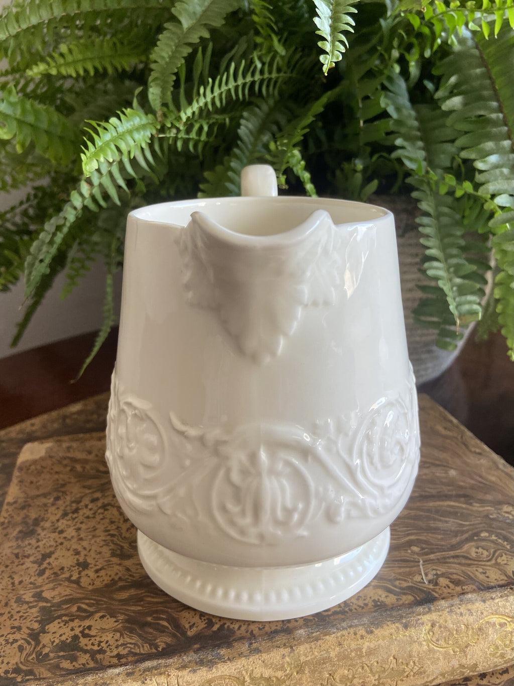 Jarra en porcelana inglesa "Wedgwood" (mod. Barlaston)