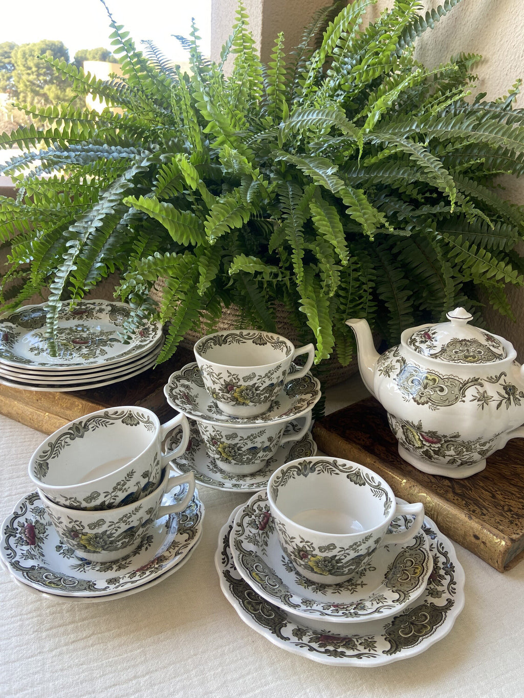 Tetera, 5 tazas de té/desayuno y 5 platos merienda en loza inglesa "Ridgway"