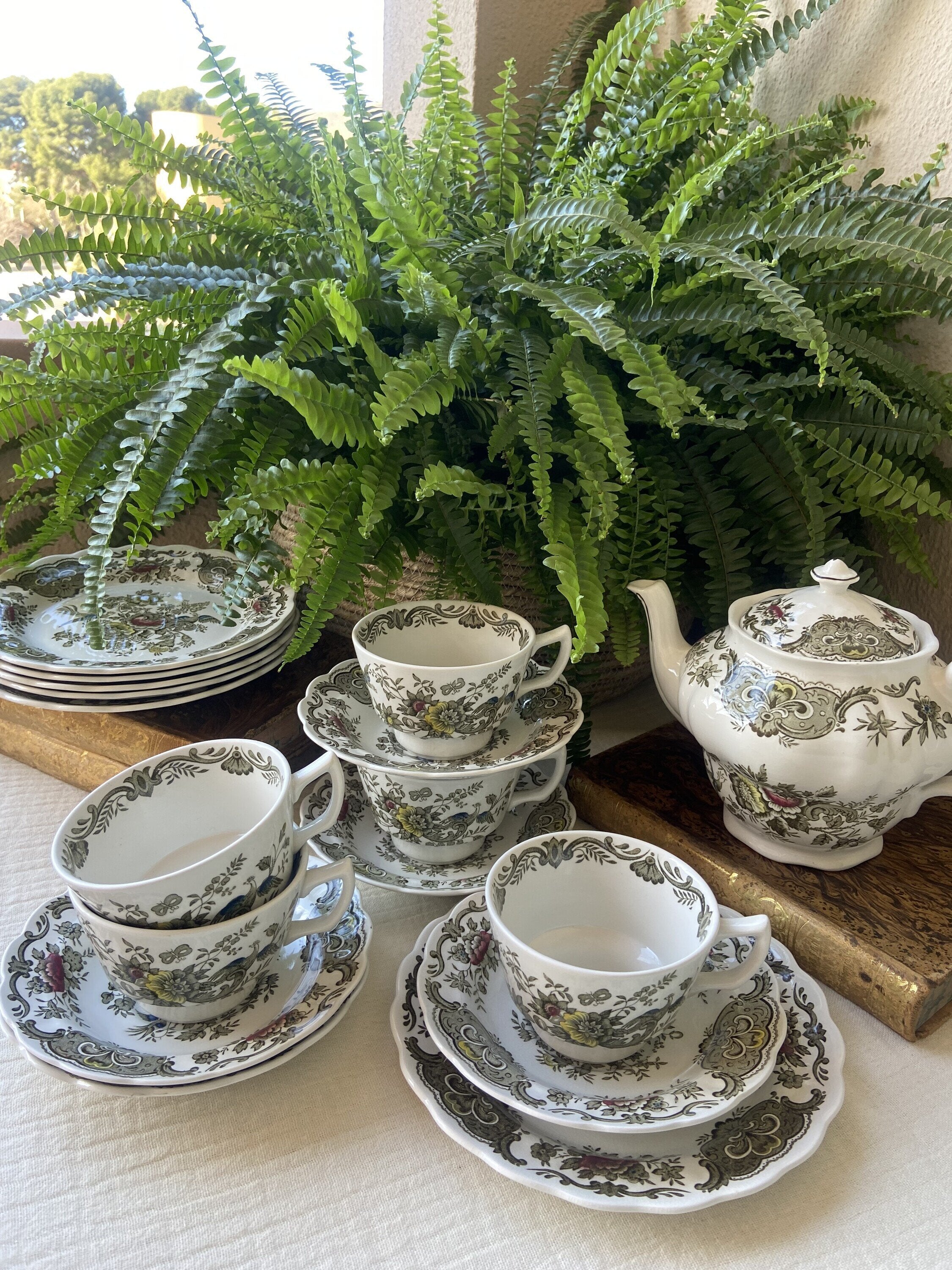 Tetera, 5 tazas de té/desayuno y 5 platos merienda en loza inglesa "Ridgway"