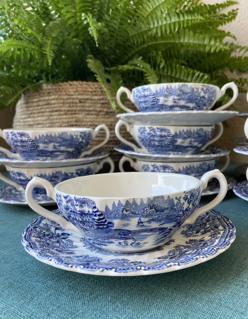 11 tazas de consomé en loza inglesa "Myott" (mod. Tonquin).