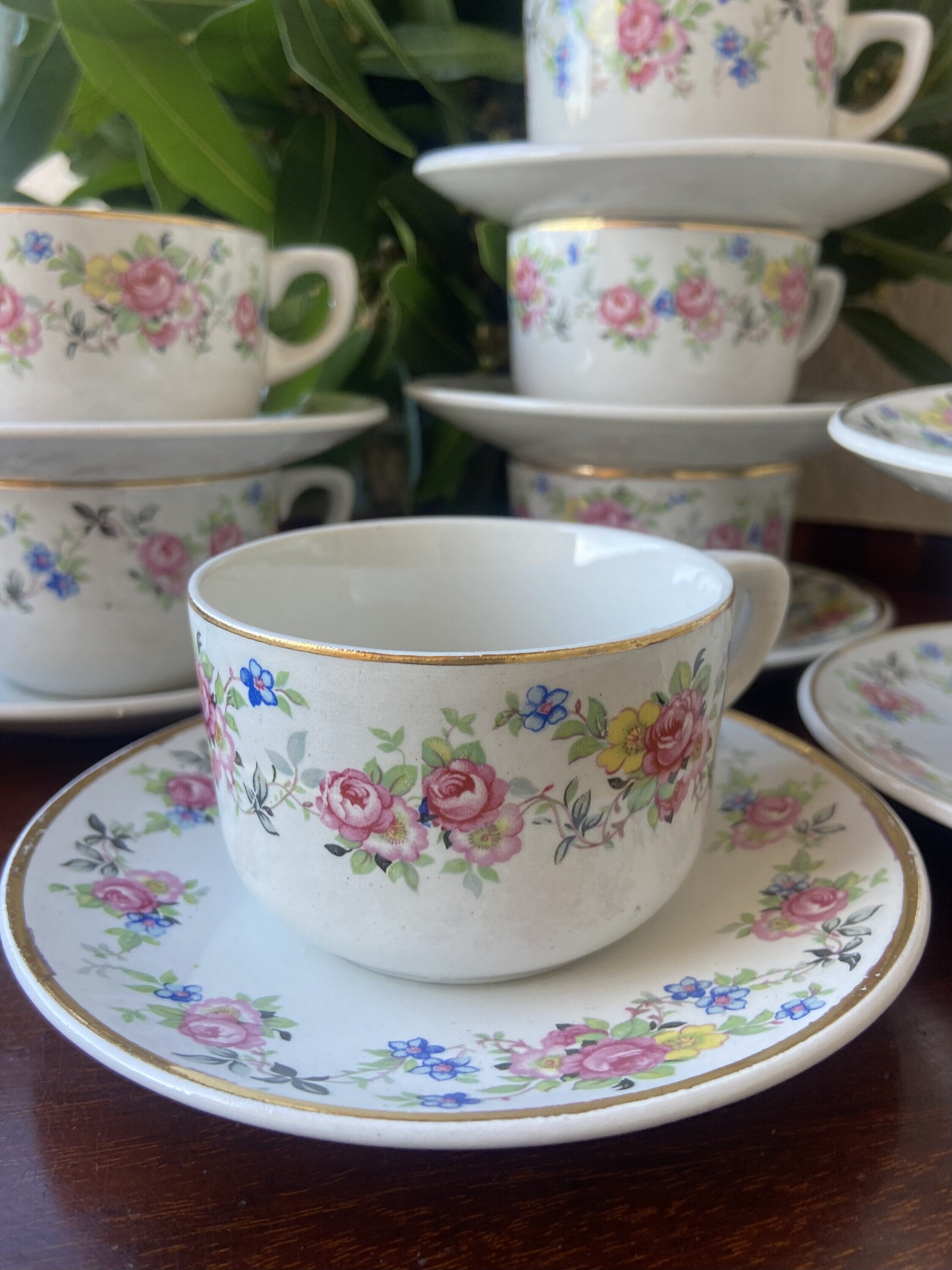 8 tazas de café en loza "Ibero Tanagra", Santander.