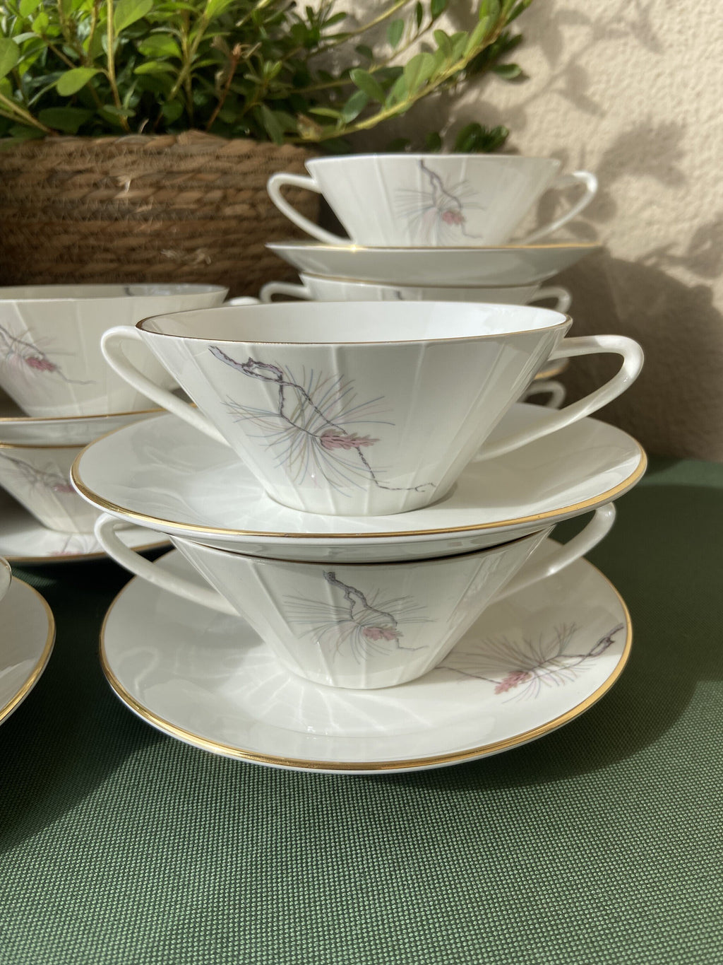 8 tazas de consomé en loza "Pontesa"