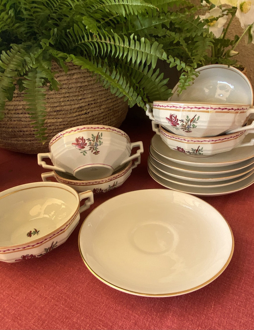 6 tazas de consomé en porcelana "Vista Alegre"