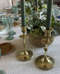 Pareja de candelabros de latón.