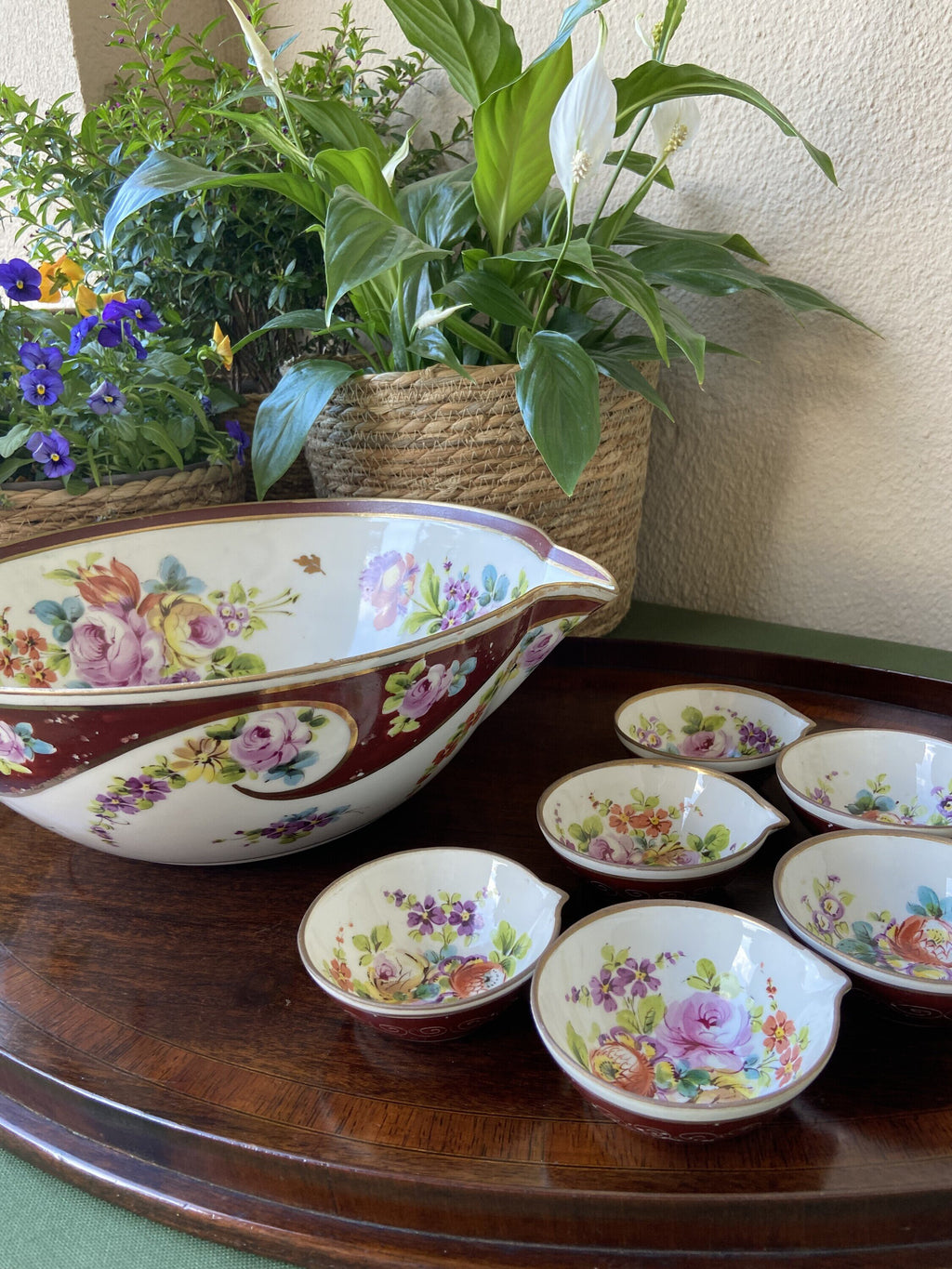 Bol y 6 boles pequeños en porcelana alemana "Meissen".
