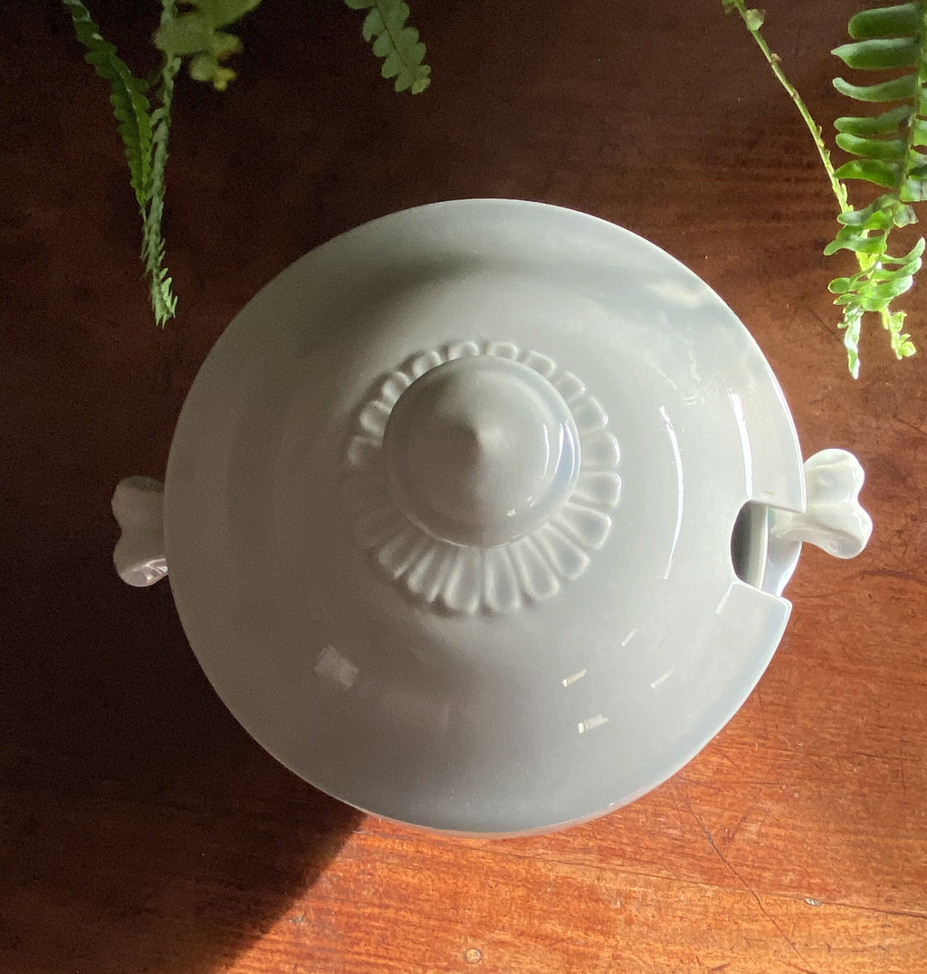 Sopera en porcelana blanca