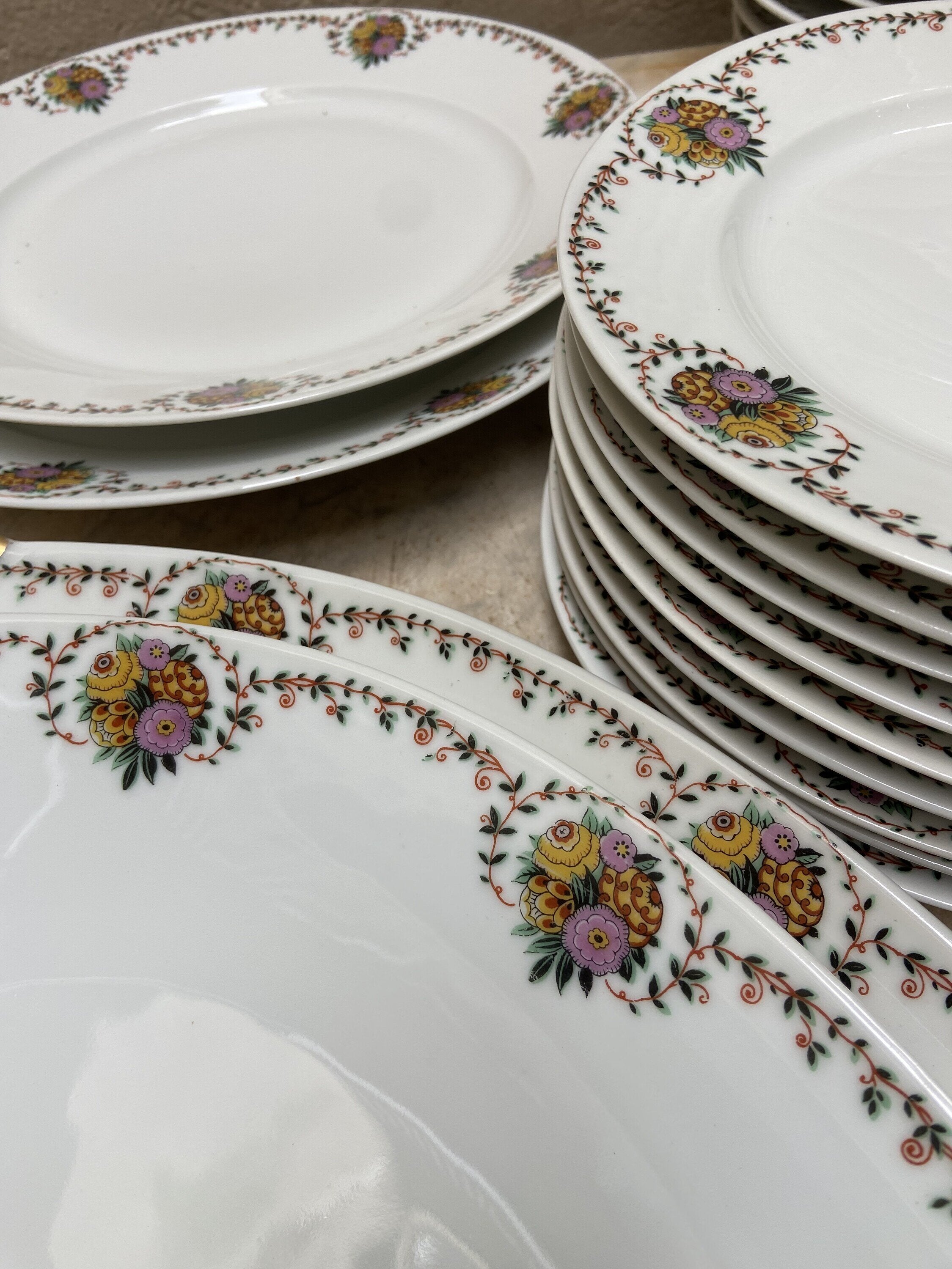 -Vajilla en fina porcelana francesa de Limoges "Raynaud & Cº"
