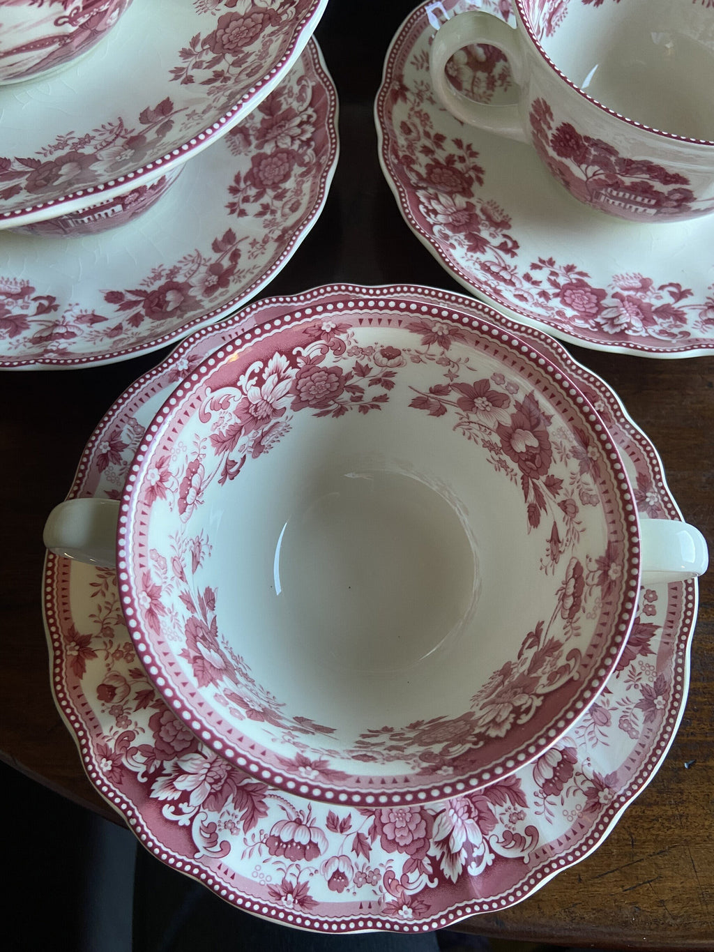 12 tazas de consomé en loza de "San Claudio" Asturias.