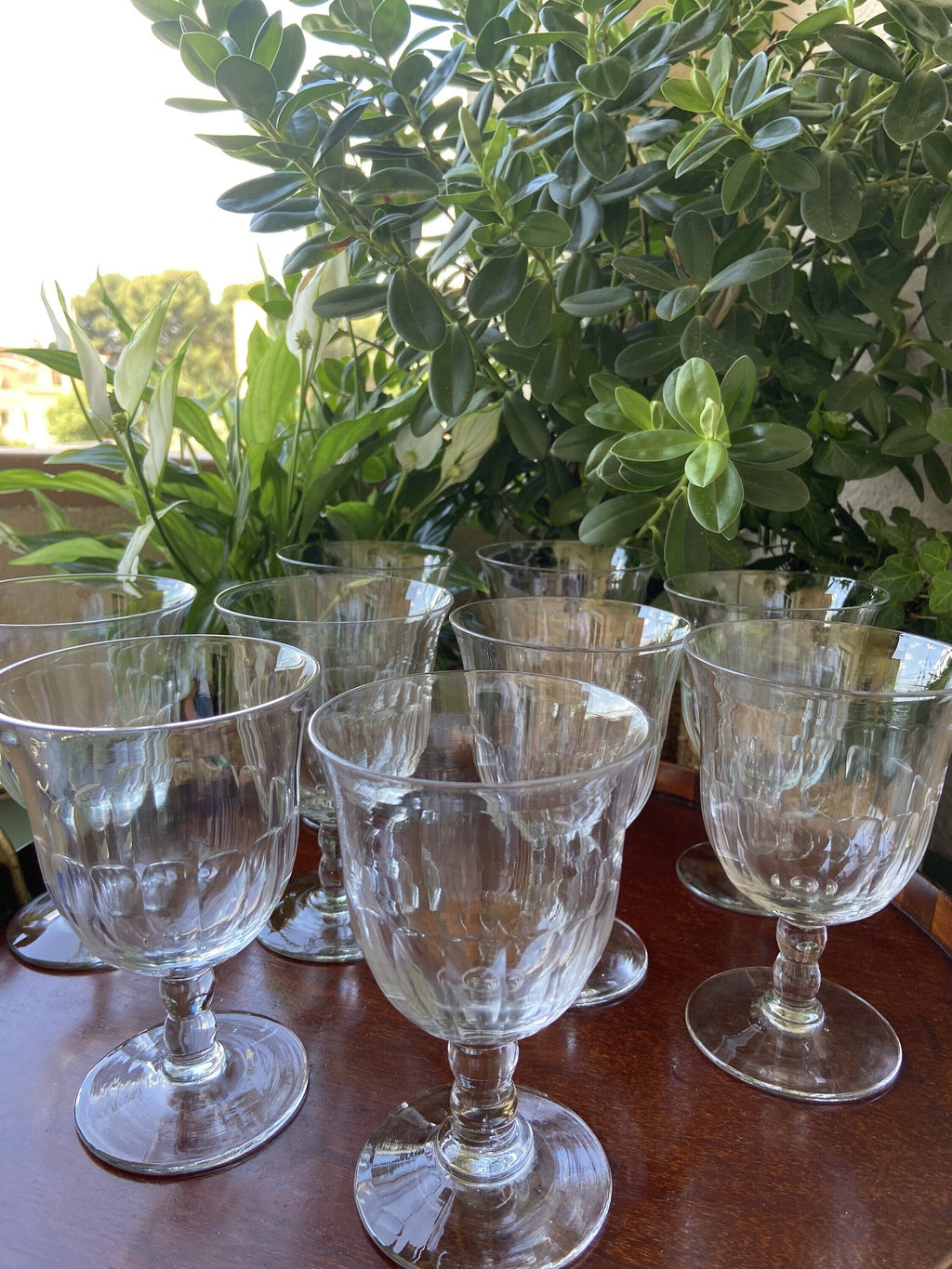 9 copas en cristal tallado.