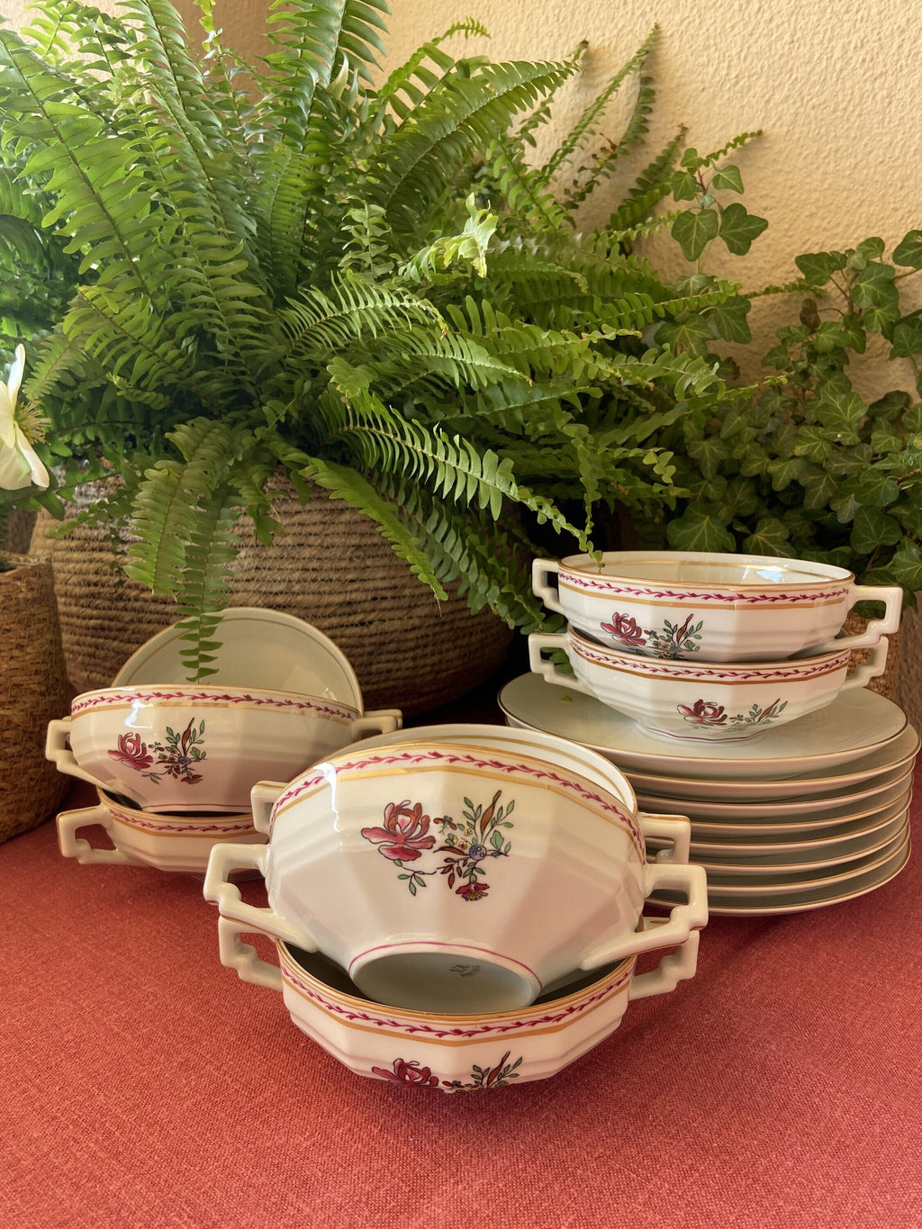 8 tazas de consomé en porcelana "Vista Alegre"
