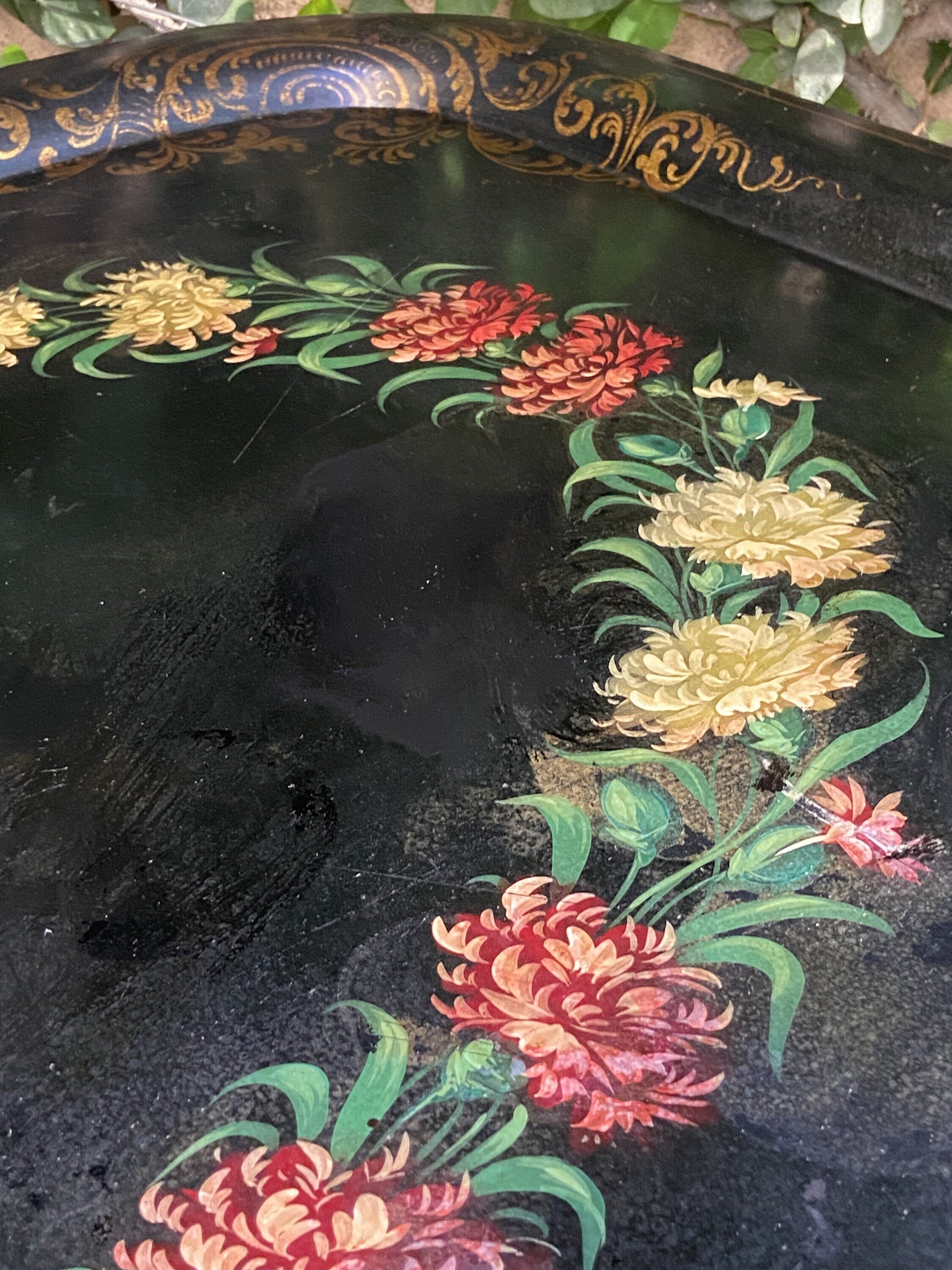 Bandeja de hierro flores y mariposa.