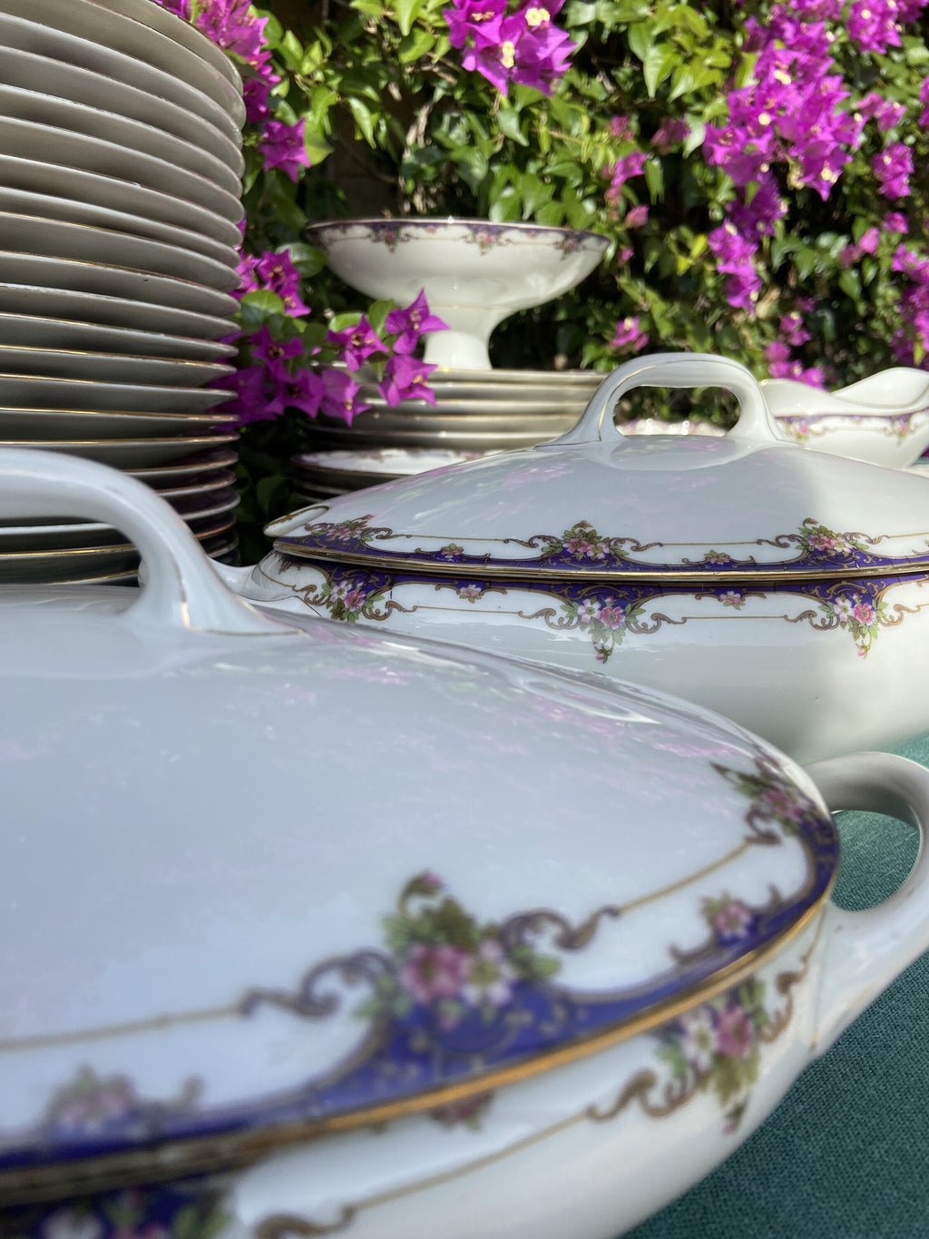 Vajilla en fina porcelana francesa de Limoges "W.G. & Cª"