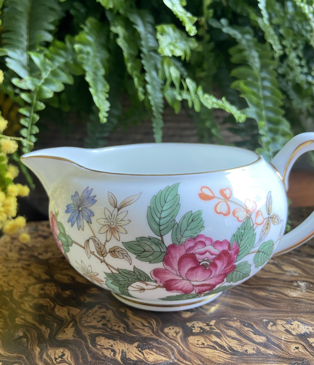 Jarra leche en porcelana inglesa "Wedgwood"