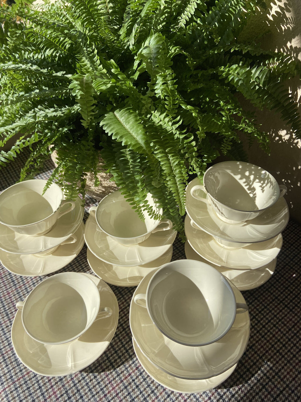 10 tazas de consomé inglesas "Wedgwood".