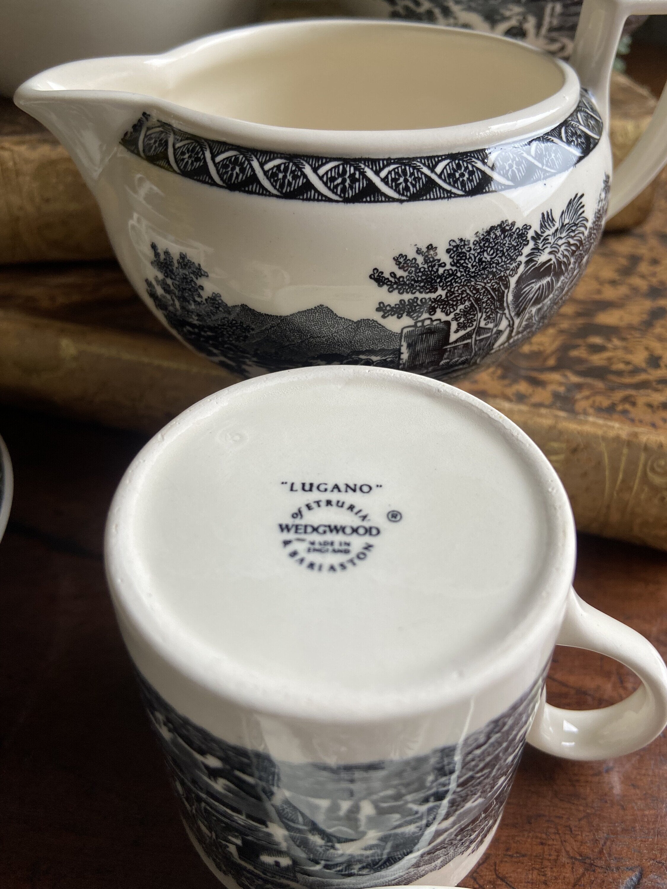 Juego de café en porcelana inglesa "Wedgwood" (mod. Lugano).