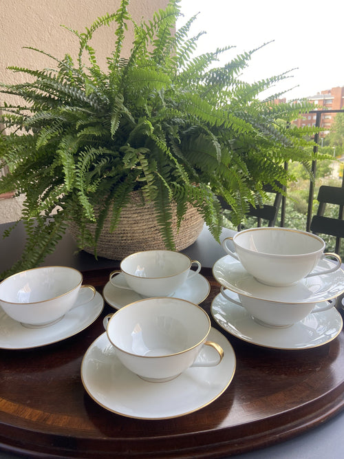 5 tazas de consomé en porcelana francesa de "Limoges".