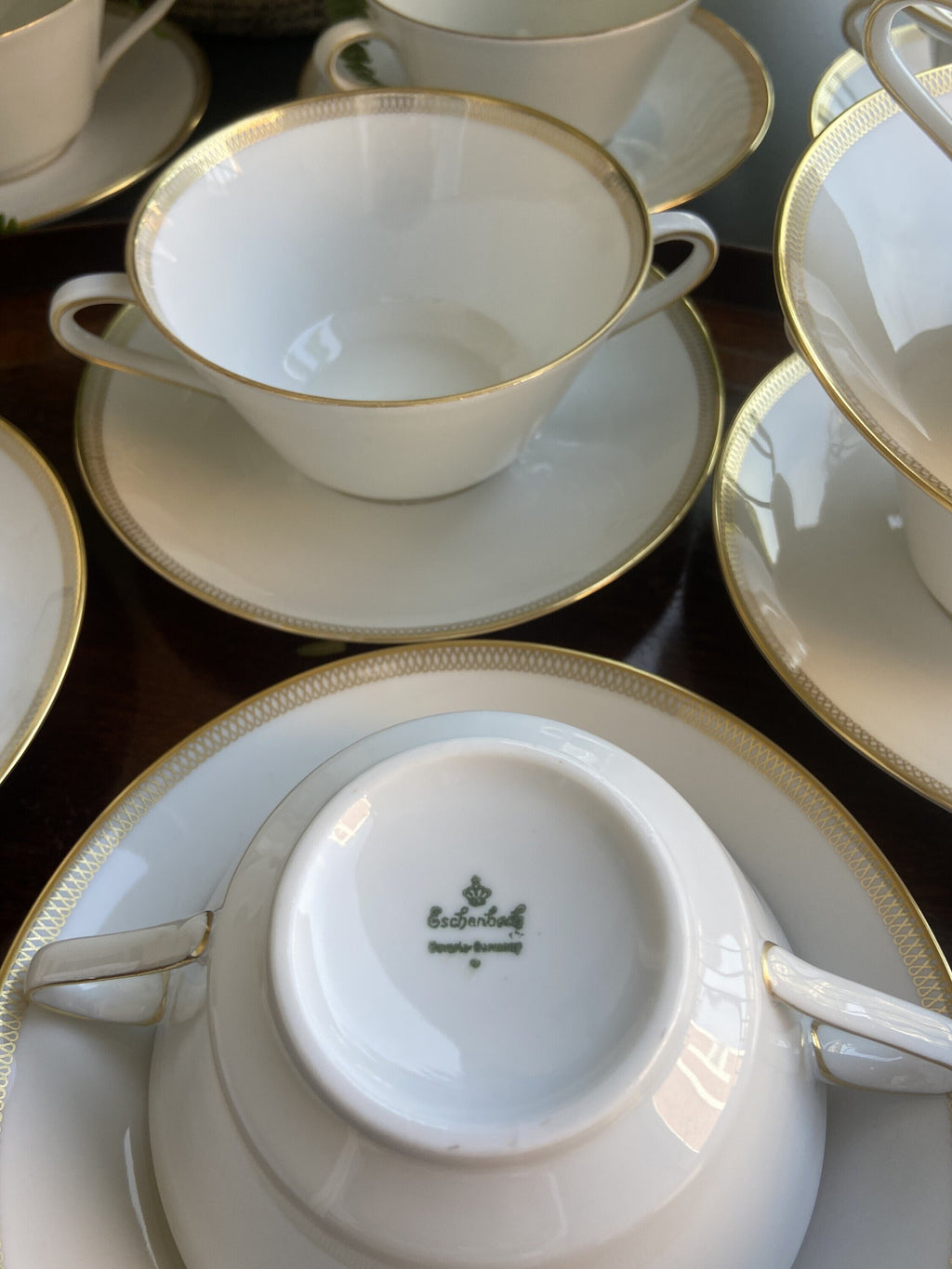 12 tazas de consomé en porcelana alemana "Eschenbach".