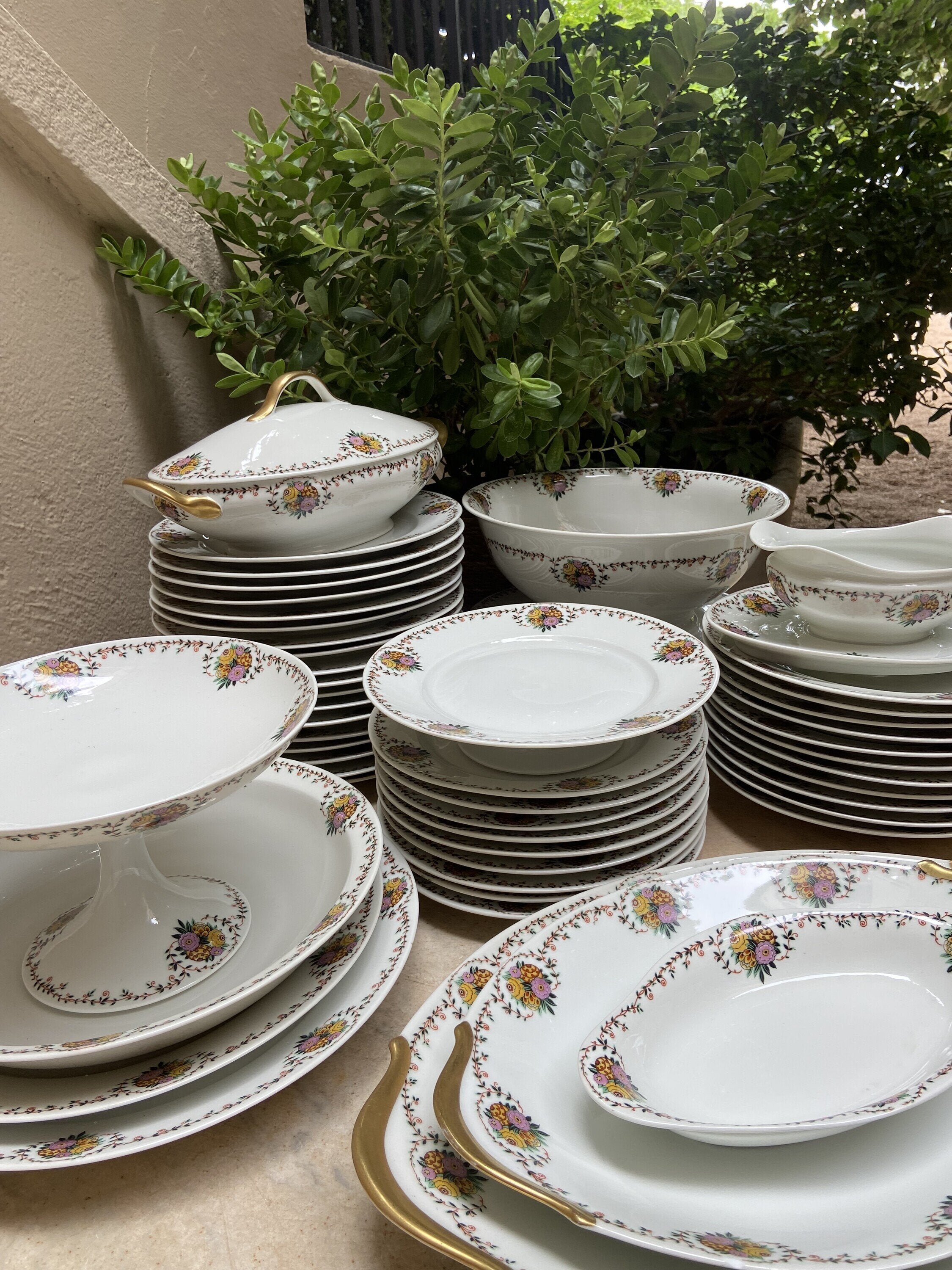 -Vajilla en fina porcelana francesa de Limoges "Raynaud & Cº"